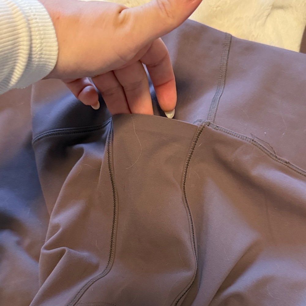 Vuori Women's Mauve Leggings with Pockets - Picture 4 of 5